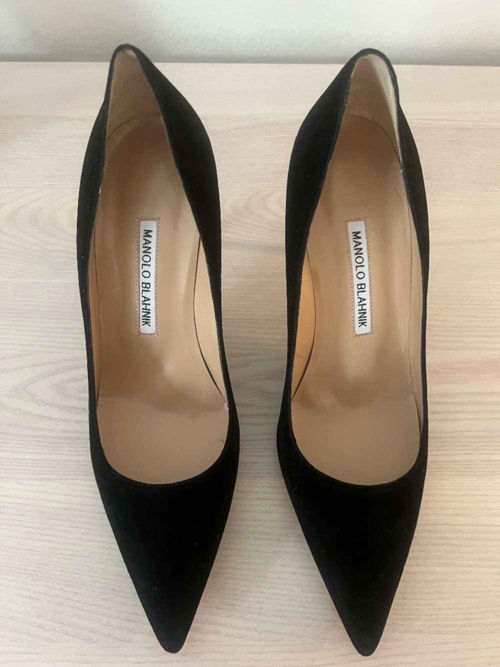 NEW, never-worn, Manolo Blahnik BB90 Classic Black Heel